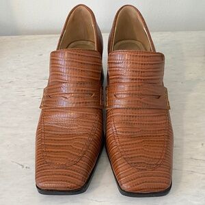 Elegant Tan Crocodile Pattern Platform Shoes